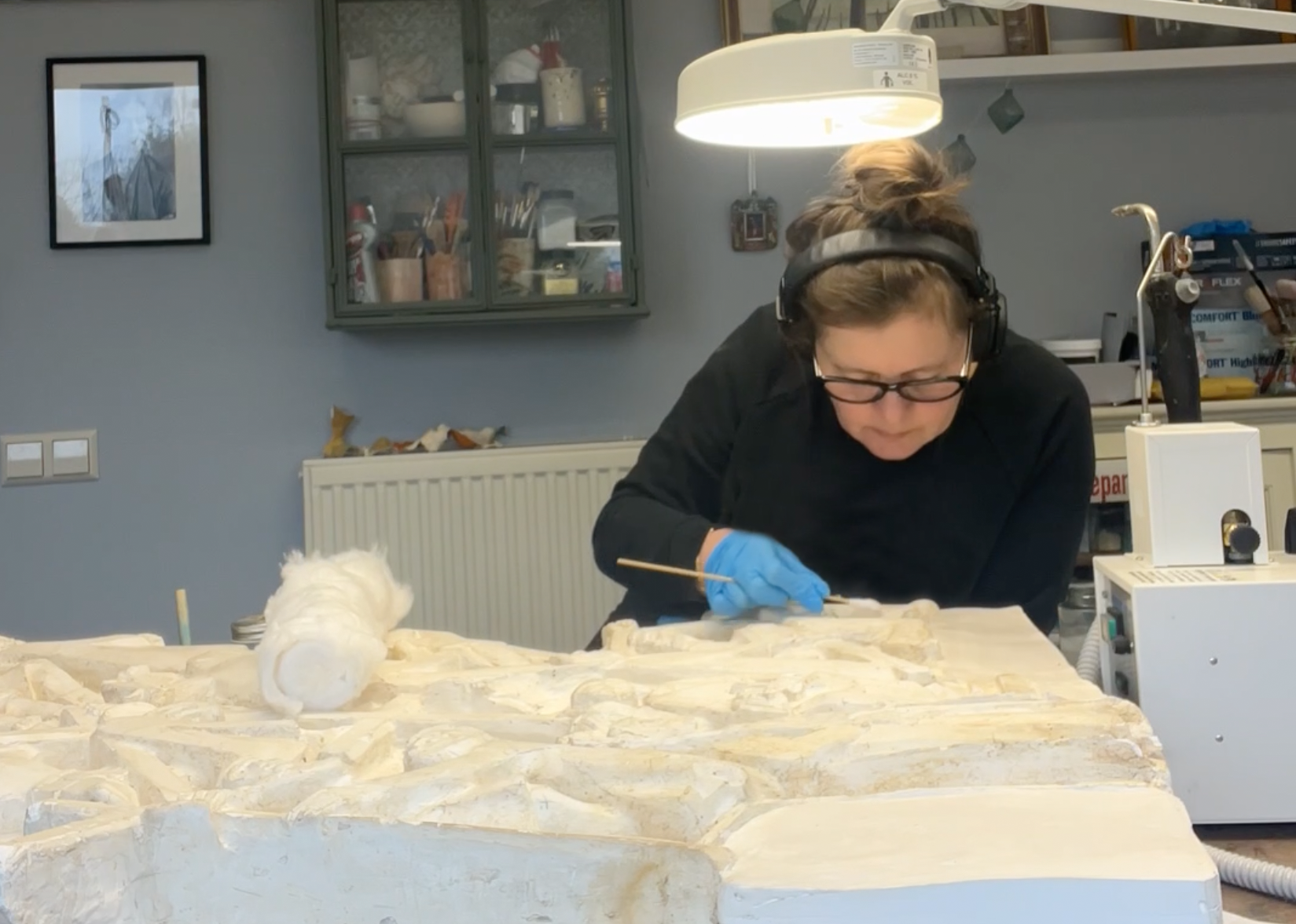 Travaux de restauration d’un bas – relief de Albert Hames (1910 – 1989)