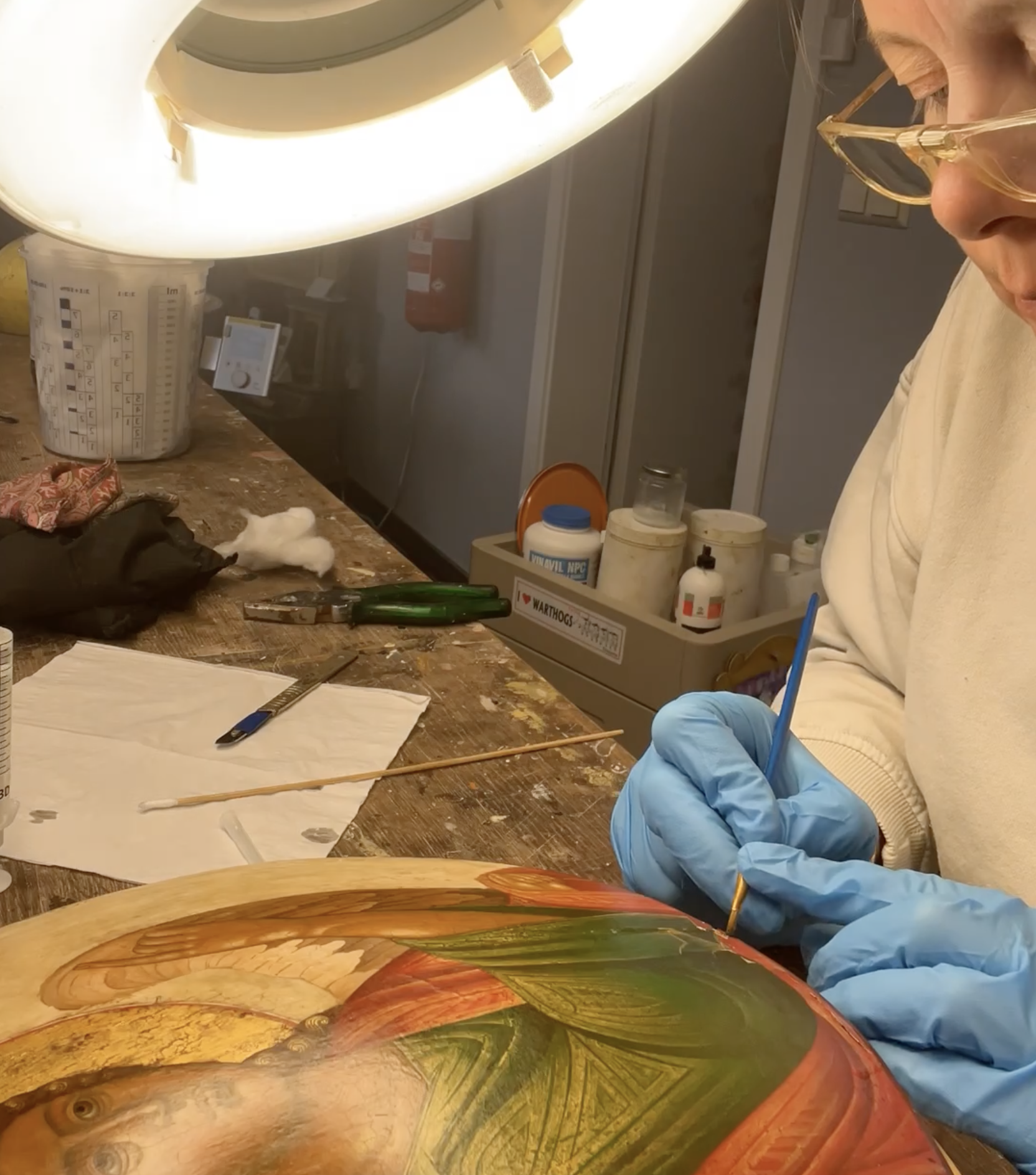 Travaux de restauration d’une icone